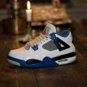 Jordan 4 Motorsport Eu 38.5 - Säljer mina Jordan 4’s. Färgen heter Motorsport Väldigt bra skick Har bevis på att dom är äkta Storlek 38.5 Kan mötas upp i Stockholm eller frakta spårbart⚡️