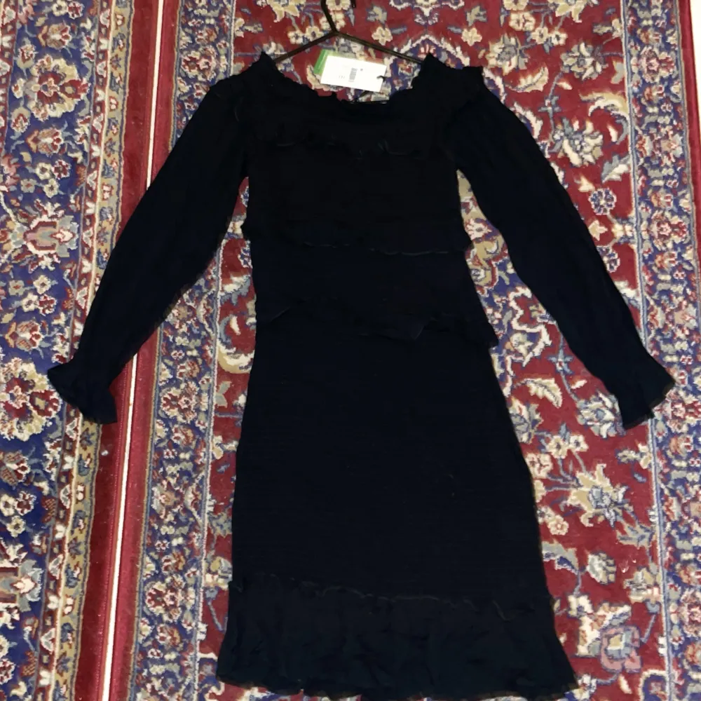 Helt ny jätte fin klänning från bik bok med prislappen kvar nypris 499kr mitt pris 350. Klänningar.