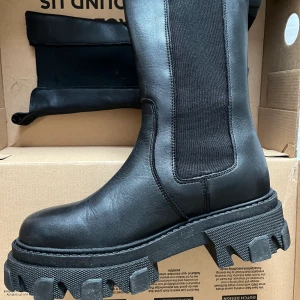 Bullboxer boots - Helt oanvända boots, inköpta förra vintern men var för små. Storlek 36.