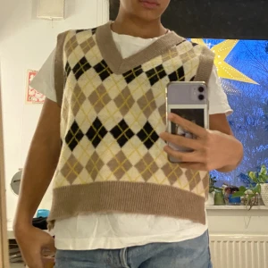 Stickad väst - Supergulliga stickad väst!