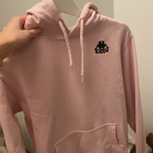 Hoddie - Kappa hoodie storlek s med ryggtryck
