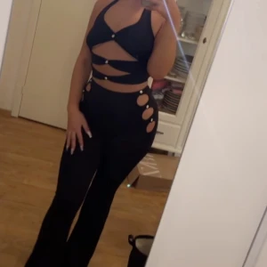 Matchande set  - Set med topp + byxa med diamondss✨,   Nyskick Strl S