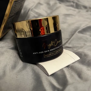 KOLAI night cream  - Säljer anti-age skin smoothing face night cream från KOLAI, då jag inte har användning för den. Själva kartongförpackningen har jag öppnat, men produkten är obruten förpackning. Alltså INTE använd eller öppnad. ”Bipacksedeln” finns. 