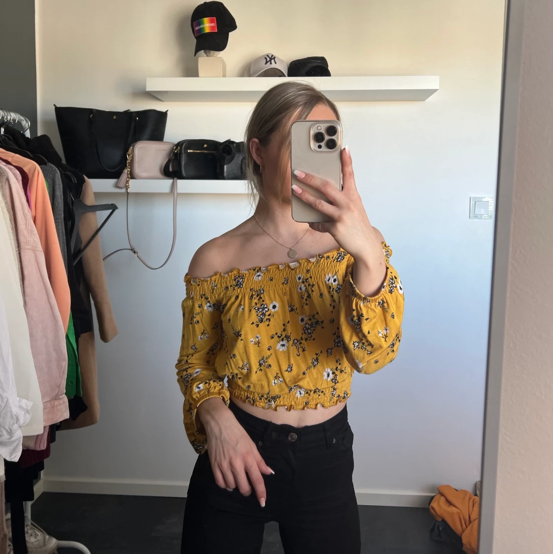 JĂ€ttefin blommig blus!