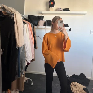 Fin blus från Gina Tricot🧡 - Superfin färg, typ senapsgul. Även ballongärmar! Kom med prisförslag om du är intresserad!💕