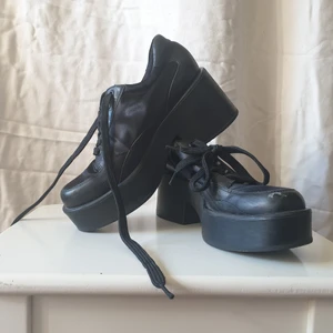 Vagabond platå skor - Lite Skavda på vänster tå annars i bra skick, inte använda på 3+ år så letar efter ett nytt hem till dessa coola skor  (Pris kan diskuteras)