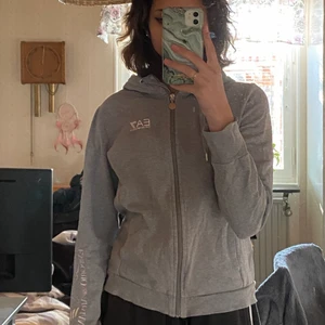 EA7 - skriv om du vill ha information  pris kan diskuteras 