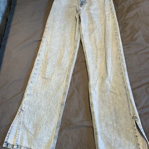 Högmidjade jeans i storlek xxs - Säljer dom pågrund av att dem är försmå:) 