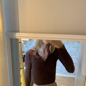 Långärmad tröja i storlek xxs - Tröjan är ganska tajt men stretchig Köparen står för frakten 