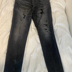 Saint Laurent Jeans - Säljer min Sällan använda Saint Laurent Jeans för 1100 nypris 3500 von 8/10
