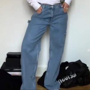 Workwear Straight Jeans från H&M. Endast använda en gång så i stort sett helt nya!