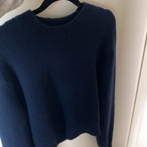 Other stories tröja  - Superfin blå stickad tröja från other stories!🙌🏼💕köp direkt för 300