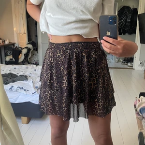 Kjol - Säljer denna volangkjol i strl S💕