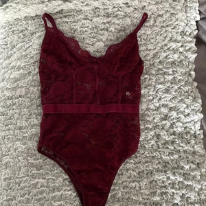 Spets body - Nästan aldrig använt men fin