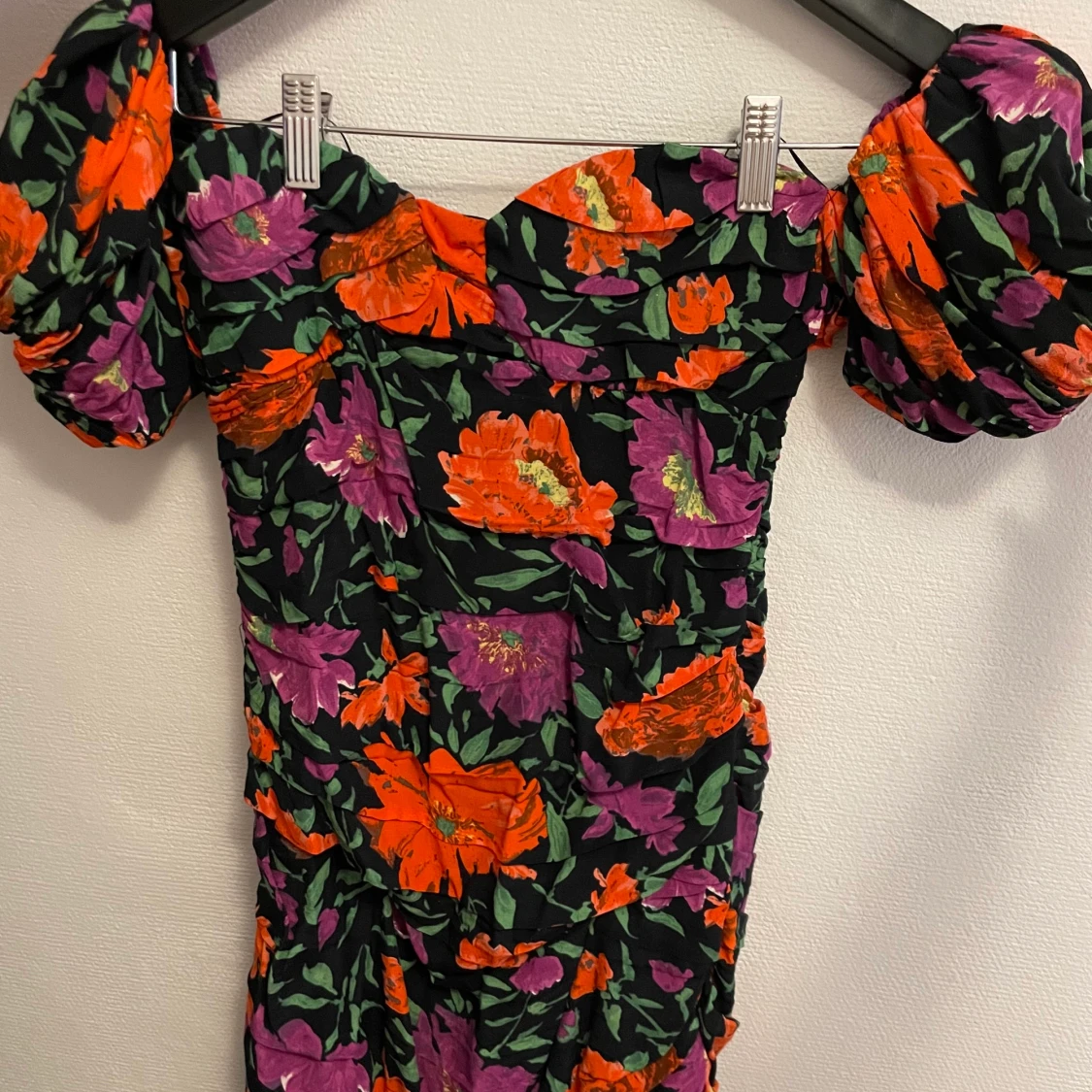 Fin klänning. Oanvänd  - 90