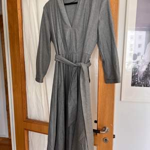 Never worn  Zara full skirt dress  Soft grey fabric  Size l fits size 40-44 eu 