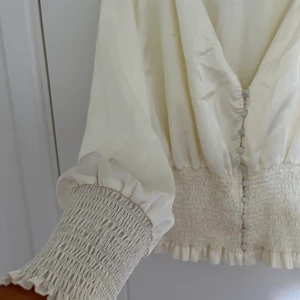 UNDERBAR SOMMARTOPP - Underbar sommartopp från missguided. Köpt för kanske 3 år sedan! Färg: ljus ljusgul