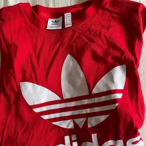 Adidas T-shirt, använd endast 1 gång. 