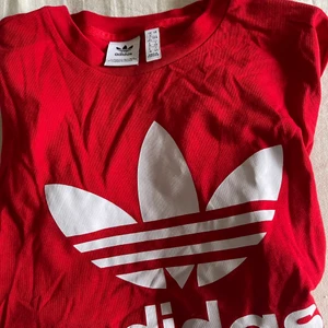Adidas - Adidas T-shirt, använd endast 1 gång. 