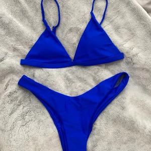 Blå bikini - Strl S, från Shein!! Aldrig använd & den är superfin men har insett att det inte riktigt är min färg ☺️ Spårbar frakt 51kr <3 