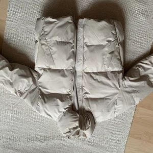 Supersnygg puff jacka  - Den är i bra skick men den passar inte mig längre
