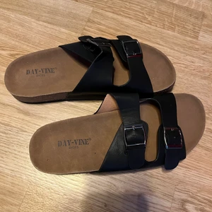 Svarta sandal strl 38 - Oanvänd i storlek 38 svart, frakt ingår