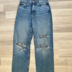 Jeans - Fina blåa jeans från Gina, bra skick och sitter jätte fint på💕