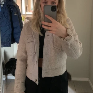 Vit jacka från hm! 💕💕💕 - Superfin höst/vinter jacka!😇 Använd fåtal gånger