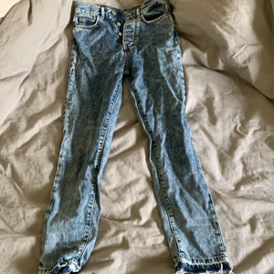 Jeans  - Fint skick men för små