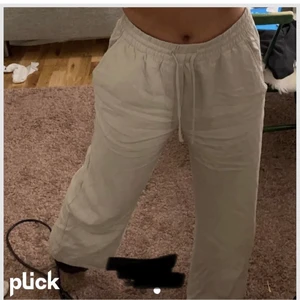 Linnebyxor  - Ett par skit snygga typ linnebyxor ifrån zara, i ett annat liknande material💕💕