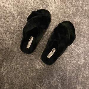 Fluffy slippers 💓 Aldrig använda 