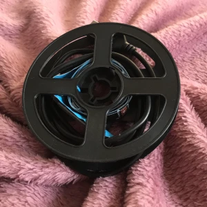 Ledlights - Stoppa in i en adapter o sen kan man ändra färg på en app i mobilen👍