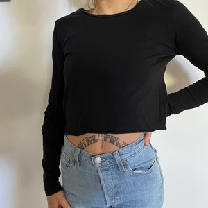 Svart tröja - Svart vanlig långärmad tröja