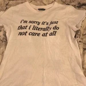 En T-shirt  - En T-shirt från SHEIN andvänd fåtal gånger 