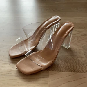 Klackar strl 39 shein - Nya klackar, aldrig använda. Strl 39, passae troligtvis även en 38