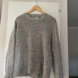 Our Legacy knit 48 - Lätt nopprig annars 9/10 skick. Jätteskön tröja