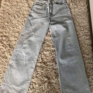 Sälja nu min flickväns Levis jeans. Raka jeans som jag själv tycker är fett snyggt. Dem är (knappt använda) och så gott som nya.