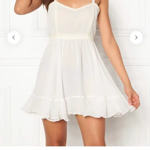 Ida Sjöstedt strl 42 - Oanvänd Ida Sjöstedt Alisha Dress i storlek 42. Ordinariepris: 1599 kr. Pris går att diskutera.