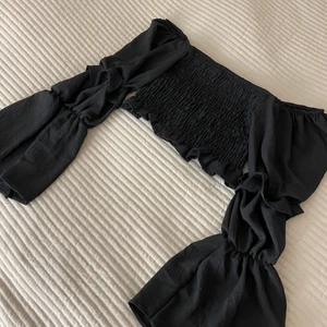 Svart topp - Svart kroppad topp Oanvänd Köpare står för frakt