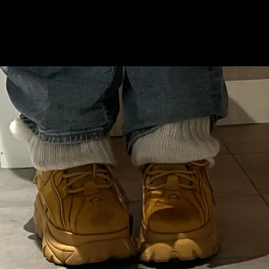 Gula buffaloskor  - Skor i nyskick  Orginalpris: 1295 Använda ett fåtal gånger