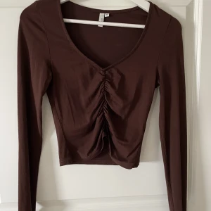 Brun långärmad topp - Jättebra skick. Köpare står för frakt. Skriv privat vid intresse💕