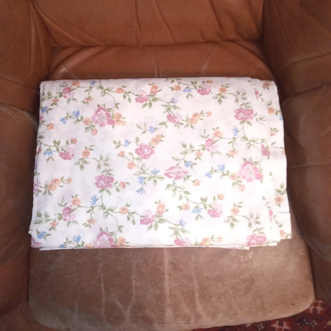 Vit blommigt Gardintyg metervara 4.5 metersbunt . - 91