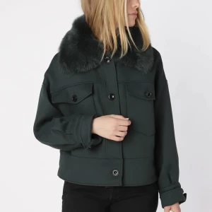 Meotine jacka - Helt ny meotine jacka i färgen grön, storlek XS/S!💞💞Köpt för 2800kr, säljer för 2500kr eller bud vid snabb affär!