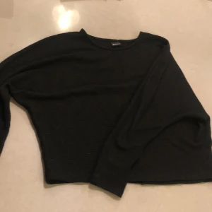 Sweatshirt S - Svart sweatshirt i storlek S. Ribbad 