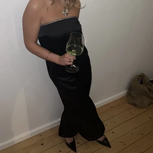 Jumpsuit zara - Jumpsuit från zara! Stunning… säljer då jag måste ha in lite pengar även om det tar emot :( Nypris är 700kr