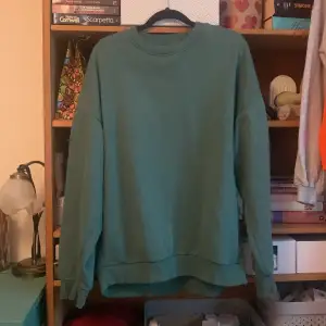 Oversize sweatshirt från weekday inköpt förra året och använd vid några tillfällen