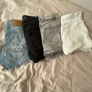 Säljer 4 par jätte fina jeans shorts  Dom alla är i bra skick och knappt andvända❣️ Dom svarta har ingen storleks lapp men dom är i xs och dom andra ❤️ Säljer ett par för 100 