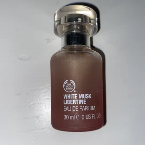 Parfym - White musk libertine parfym från body shop. Doftar jättegott❤️nypris 489kr. Den är lite använd 