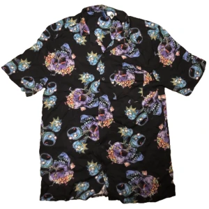 Rick and Morty skjorta - Rick and Morty kortärmad skjorta med snyggt mönster på, bara använd en gång så den är i topp skick!