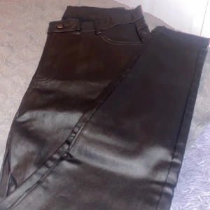 Fake skin  - Helt nya byxor från shien   Stolek Xl 